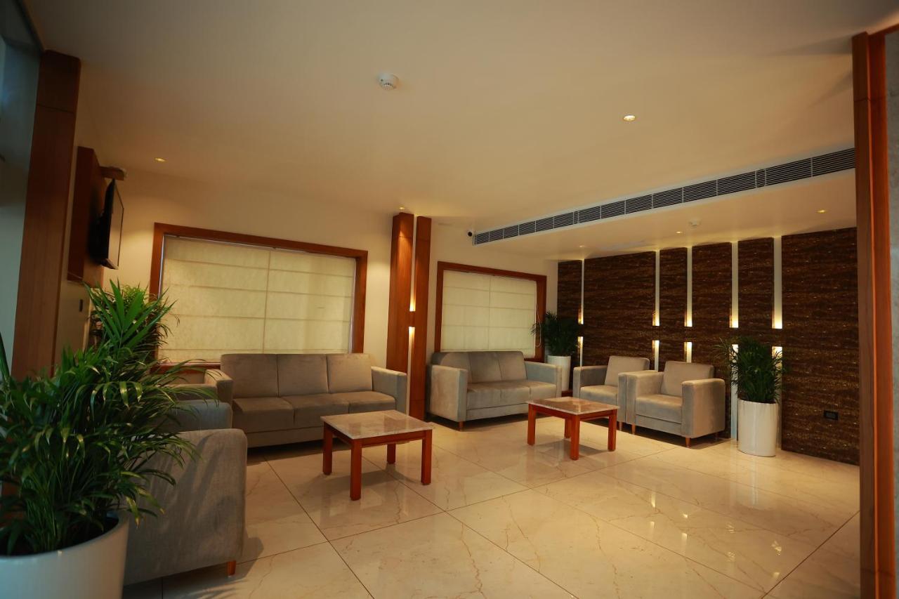 The Gold Hotel Palakkad Exterior foto