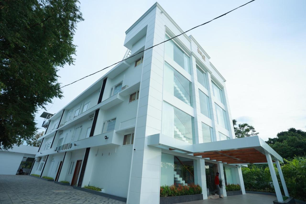 The Gold Hotel Palakkad Exterior foto